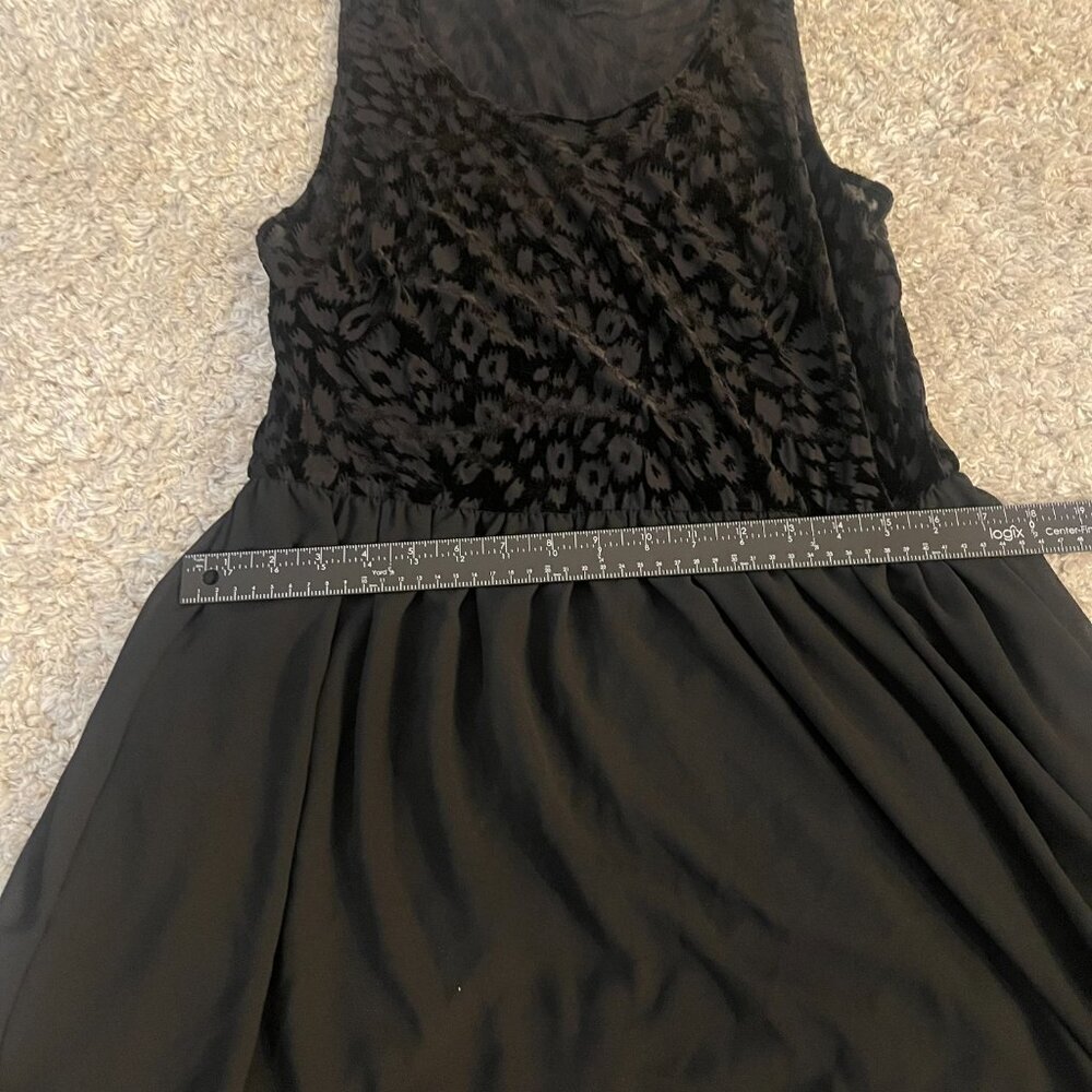 Forever 21+ 2X Black Sheer Velvet Floral Fit & Flare Dress - Picture 4 of 10